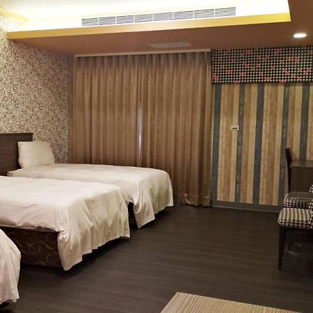 Crystal Hotel Puli Extérieur photo