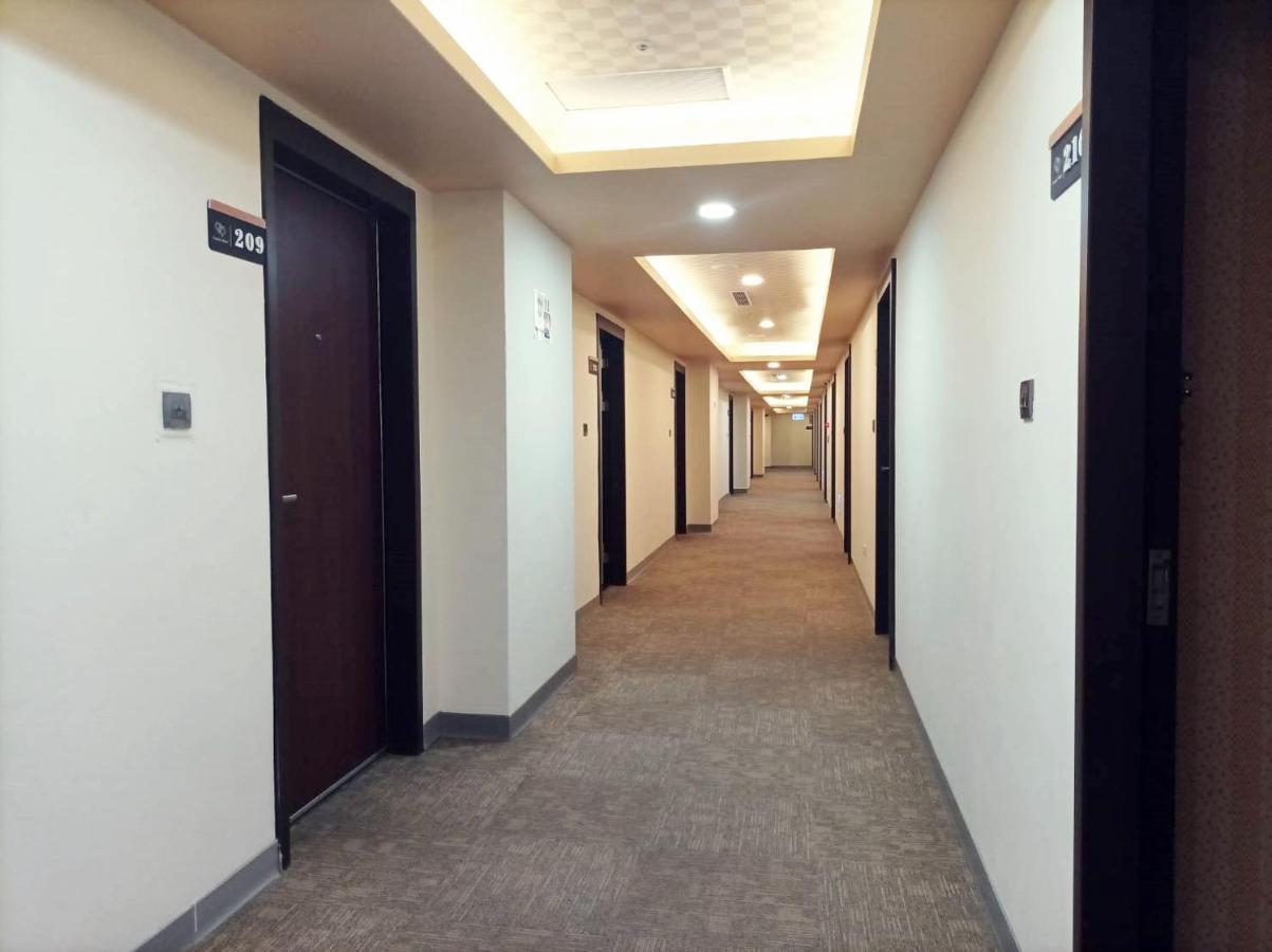 Crystal Hotel Puli Extérieur photo