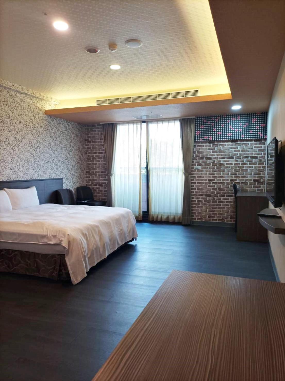 Crystal Hotel Puli Extérieur photo