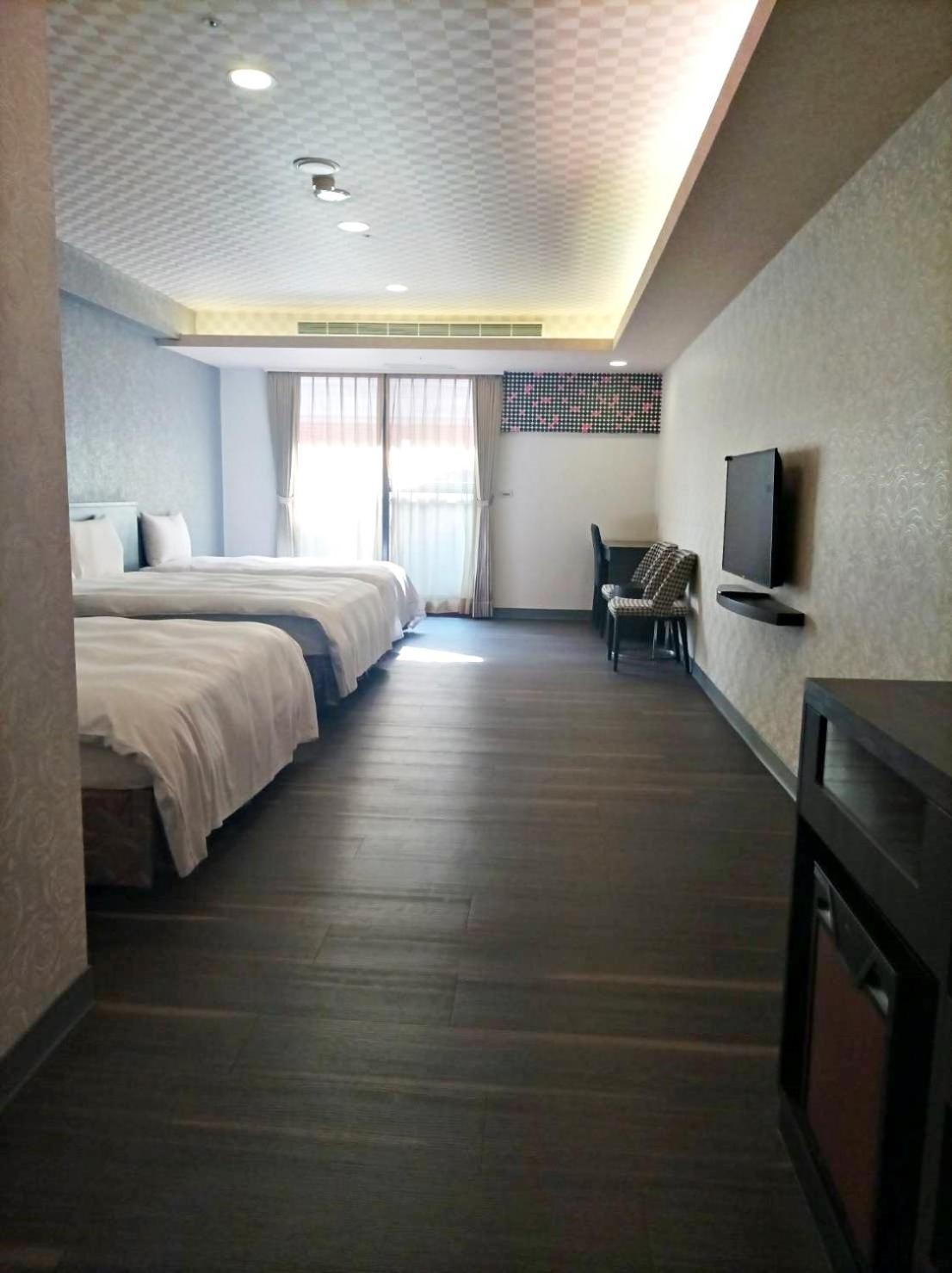 Crystal Hotel Puli Extérieur photo