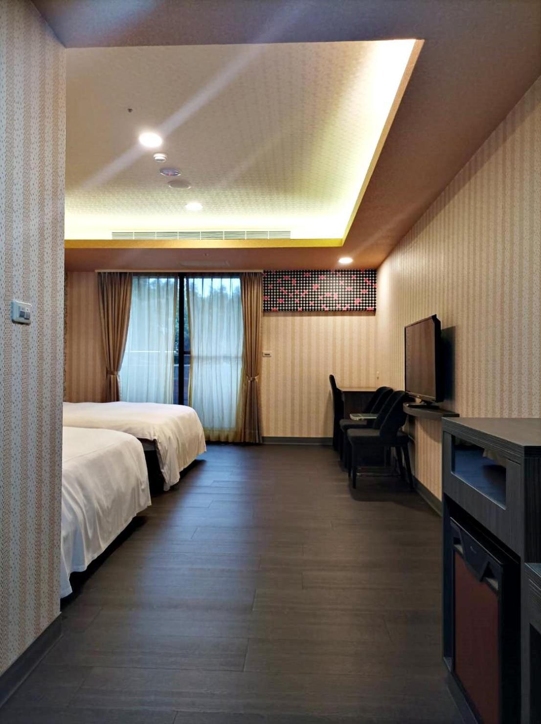 Crystal Hotel Puli Extérieur photo