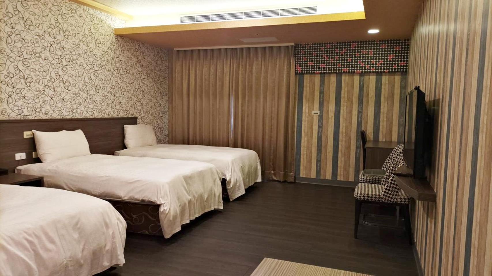 Crystal Hotel Puli Extérieur photo