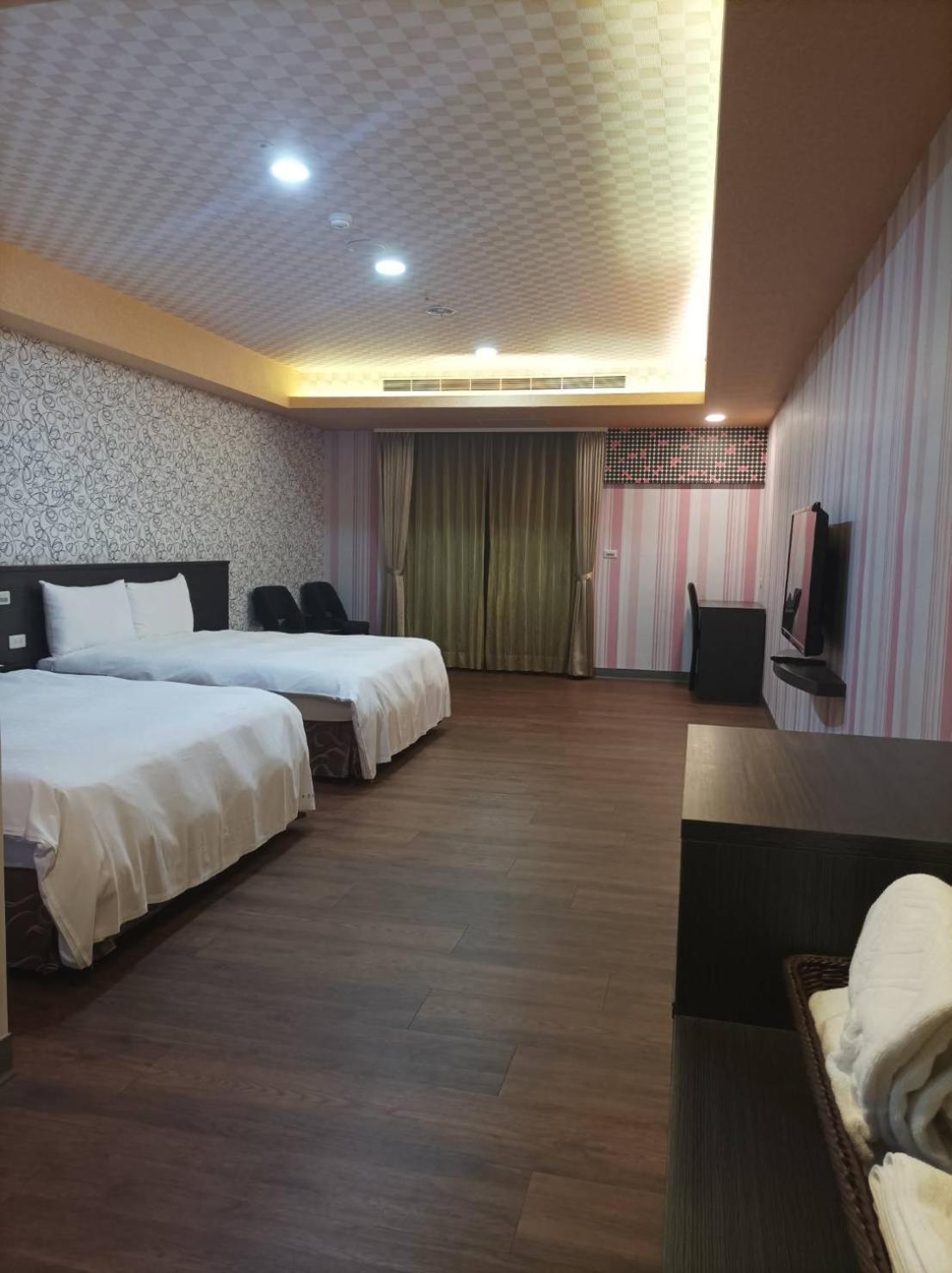 Crystal Hotel Puli Extérieur photo